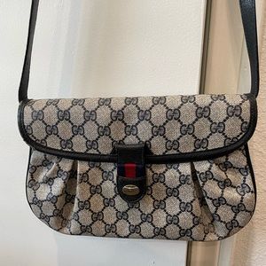 Vintage Gucci crossbody purse
